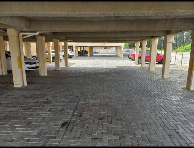 2 BEDROOM APARTMENT FOR SALE IN KINGSWOOD